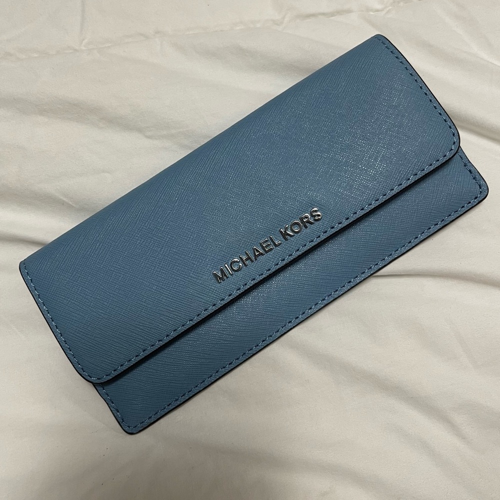 Michael Kors flat jet set wallet in sky